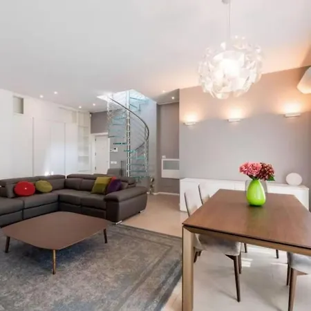 Appartement Ampli De 3-habitacions A Rome